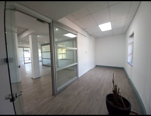 409M² OFFICE TO LET IN BRYANSTON
